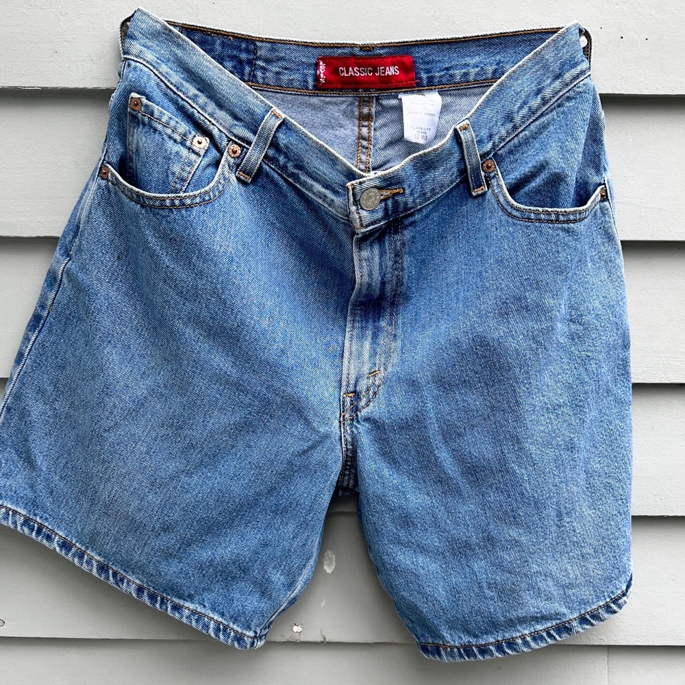 Levi’s vintage denim women’s shorts classic fit, 100% cotton size 12 mis